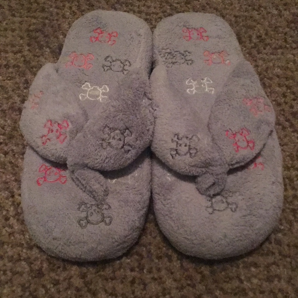 Fuzzy slipper flip flops ‼️ FINAL MARKDOWN ‼️